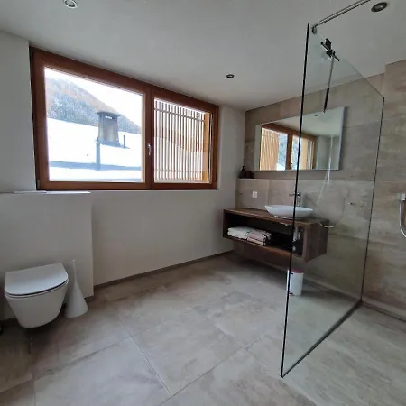 Apartment Chasa Siringia *